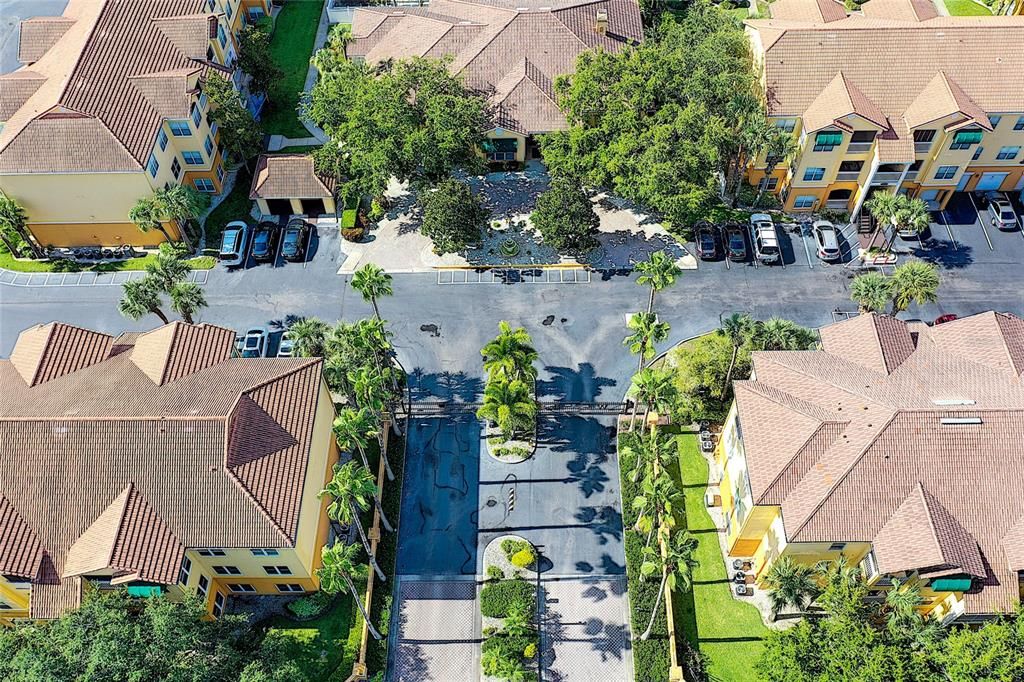 For Rent: $2,000 (2 beds, 2 baths, 925 Square Feet)
