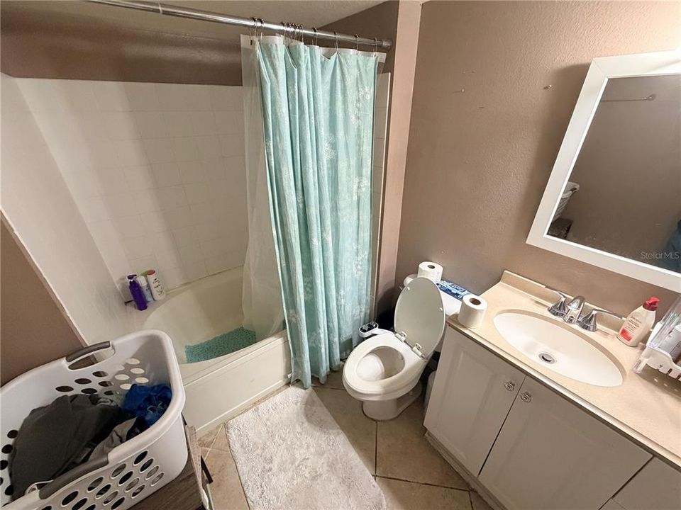 For Rent: $2,000 (2 beds, 2 baths, 925 Square Feet)