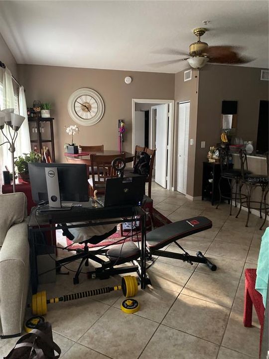 For Rent: $2,000 (2 beds, 2 baths, 925 Square Feet)