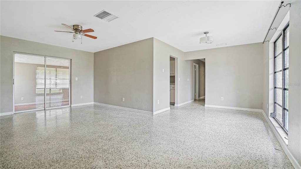 For Rent: $1,695 (2 beds, 1 baths, 1176 Square Feet)
