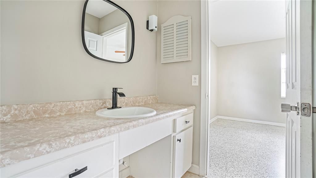 For Rent: $1,695 (2 beds, 1 baths, 1176 Square Feet)