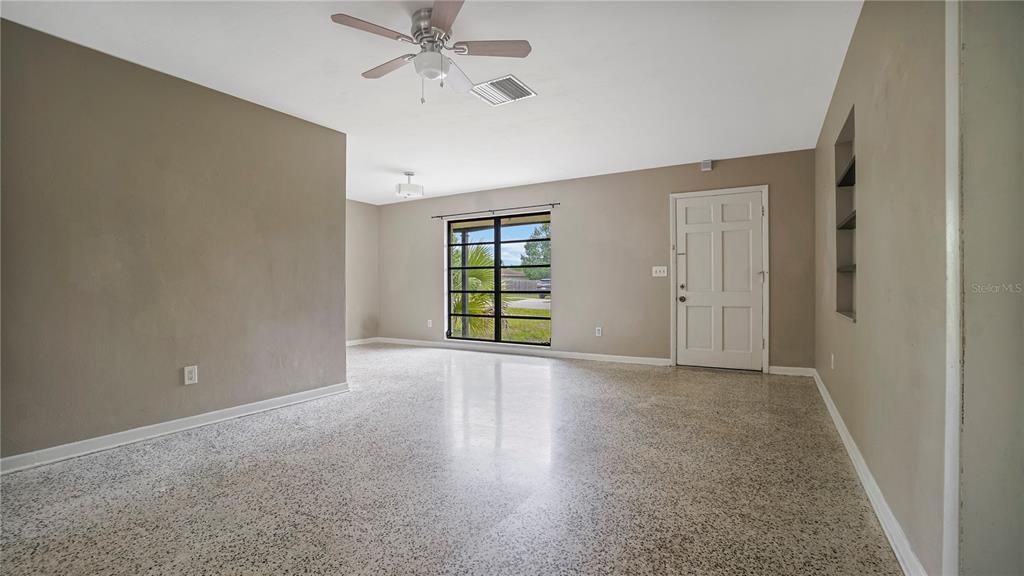 For Rent: $1,695 (2 beds, 1 baths, 1176 Square Feet)