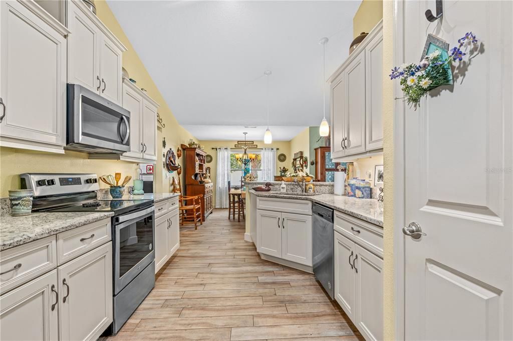 На продажу: $389,900 (3 спален, 2 ванн, 1871 Квадратных фут)