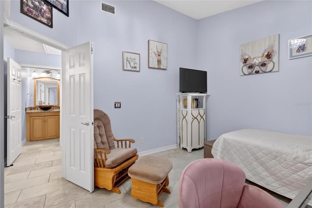 En Venta: $259,900 (2 camas, 2 baños, 1115 Pies cuadrados)