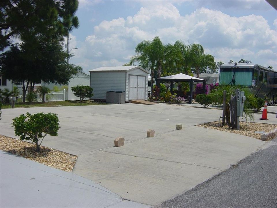 合同活跃: $80,000 (0.07 acres)