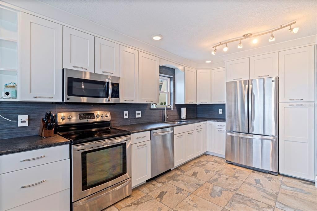 For Rent: $3,600 (2 beds, 2 baths, 1420 Square Feet)