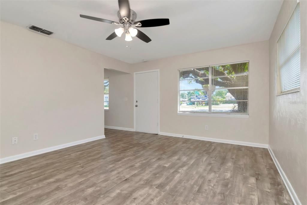 Active With Contract: $289,900 (3 beds, 2 baths, 1040 Square Feet)