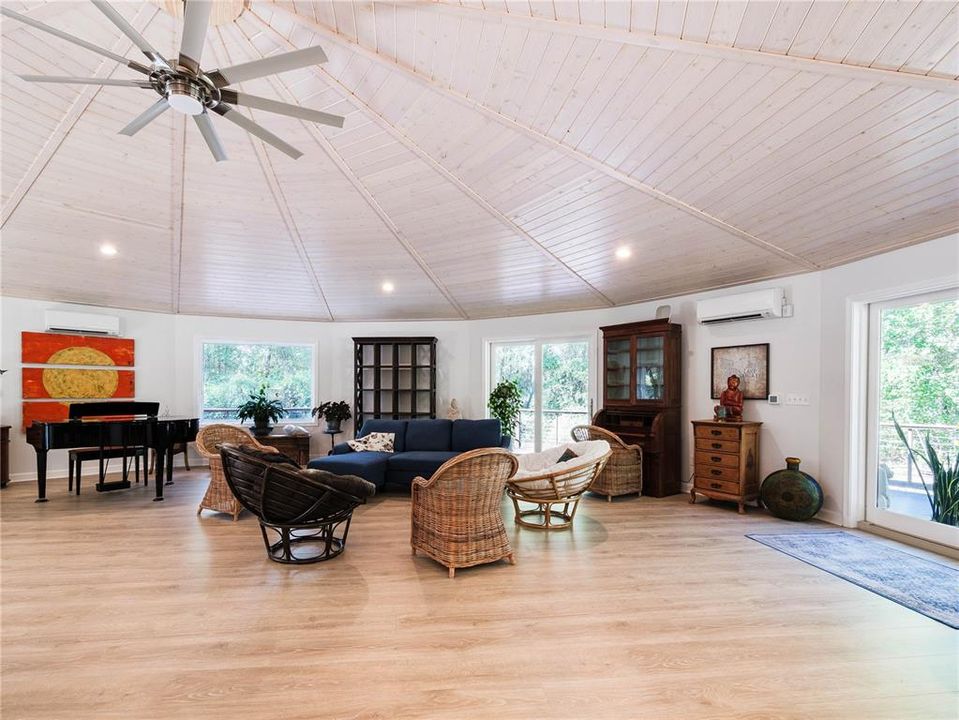 For Sale: $2,180,000 (3 beds, 2 baths, 2422 Square Feet)