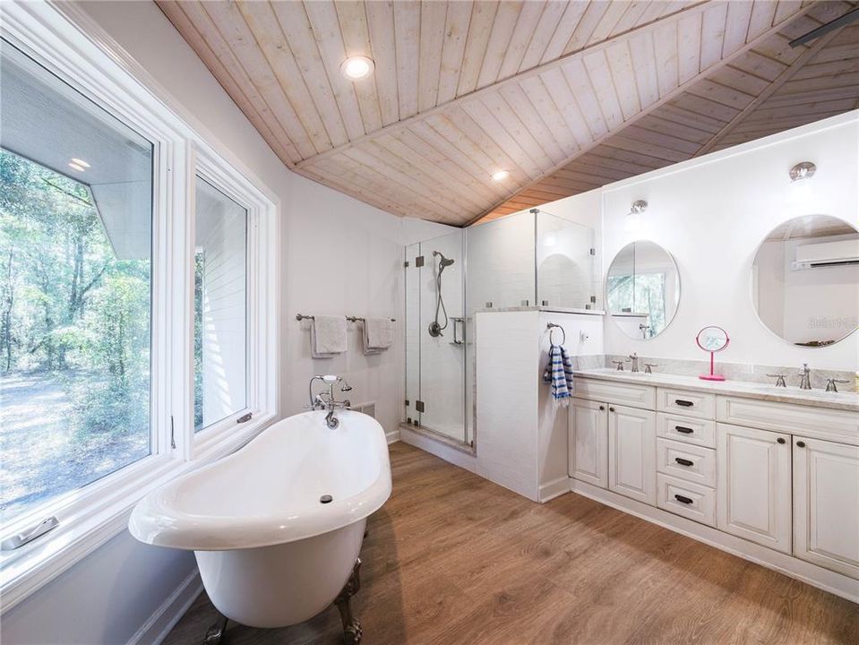 For Sale: $2,180,000 (3 beds, 2 baths, 2422 Square Feet)