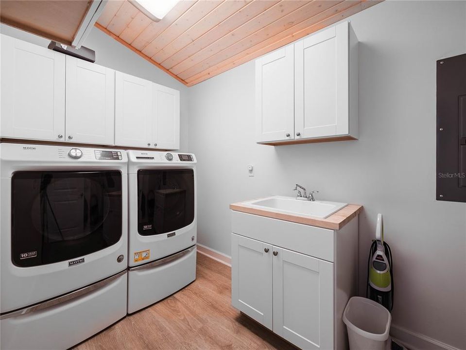 For Sale: $2,180,000 (3 beds, 2 baths, 2422 Square Feet)