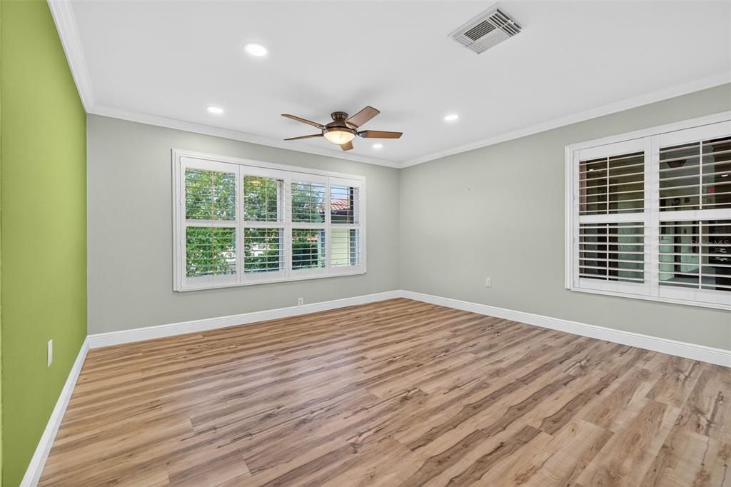Active With Contract: $185,000 (1 beds, 1 baths, 750 Square Feet)