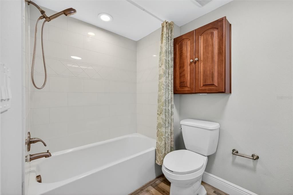 Active With Contract: $185,000 (1 beds, 1 baths, 750 Square Feet)