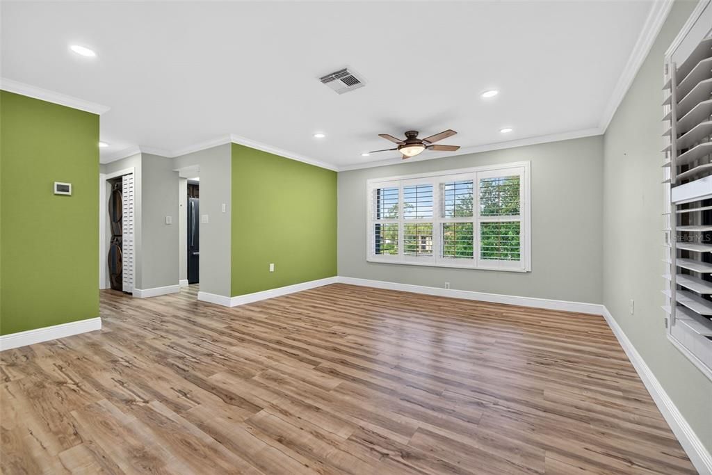 Active With Contract: $185,000 (1 beds, 1 baths, 750 Square Feet)