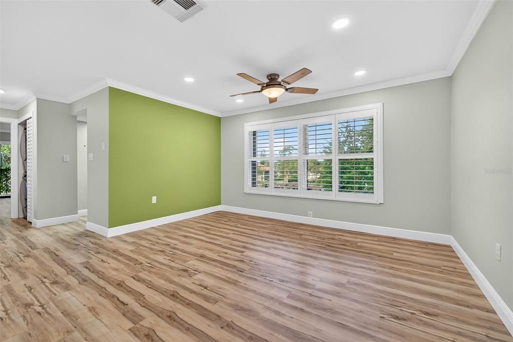 Active With Contract: $185,000 (1 beds, 1 baths, 750 Square Feet)