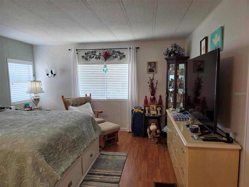 For Sale: $185,900 (2 beds, 2 baths, 1386 Square Feet)
