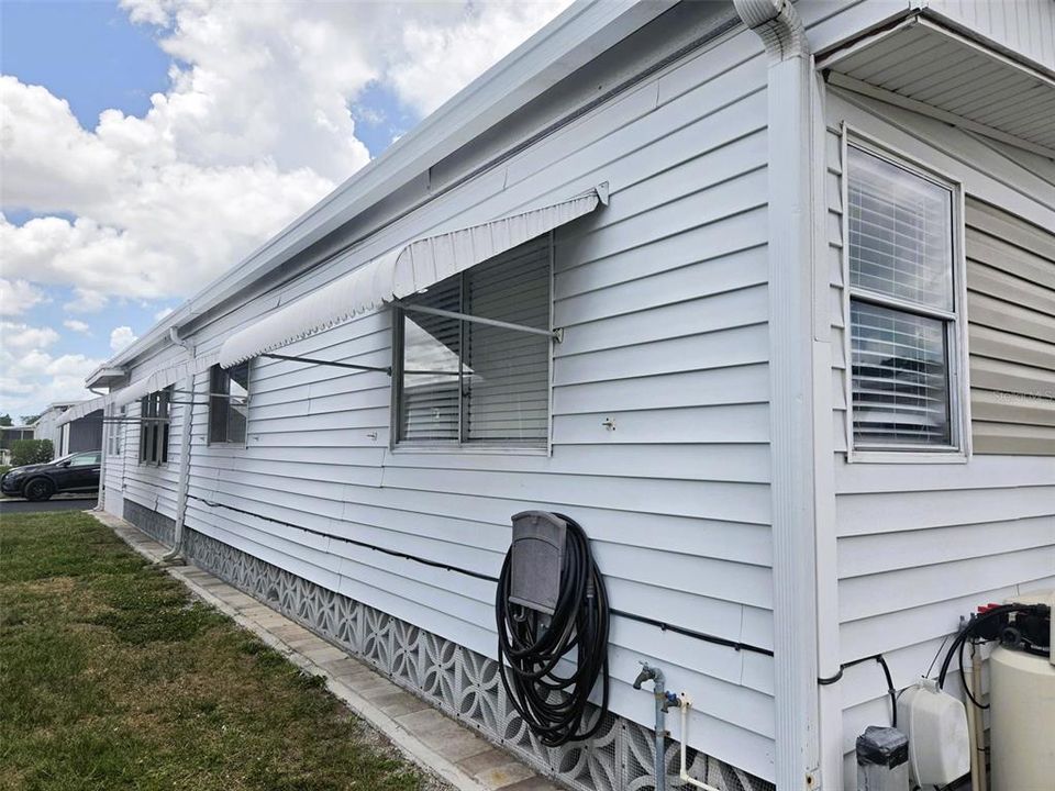 For Sale: $185,900 (2 beds, 2 baths, 1386 Square Feet)
