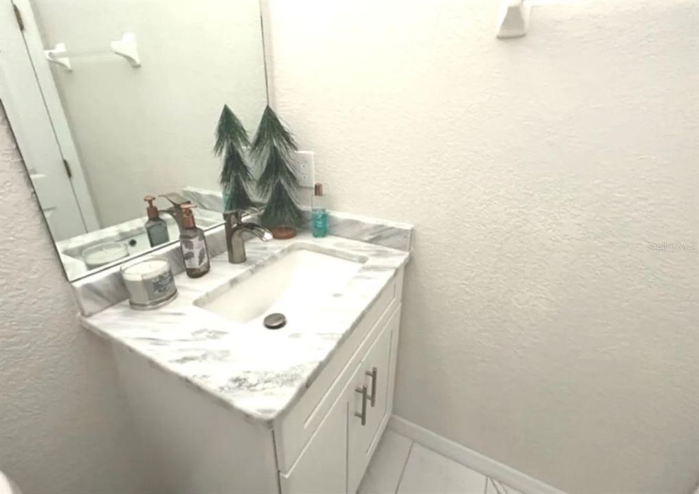 For Sale: $211,000 (2 beds, 2 baths, 1017 Square Feet)