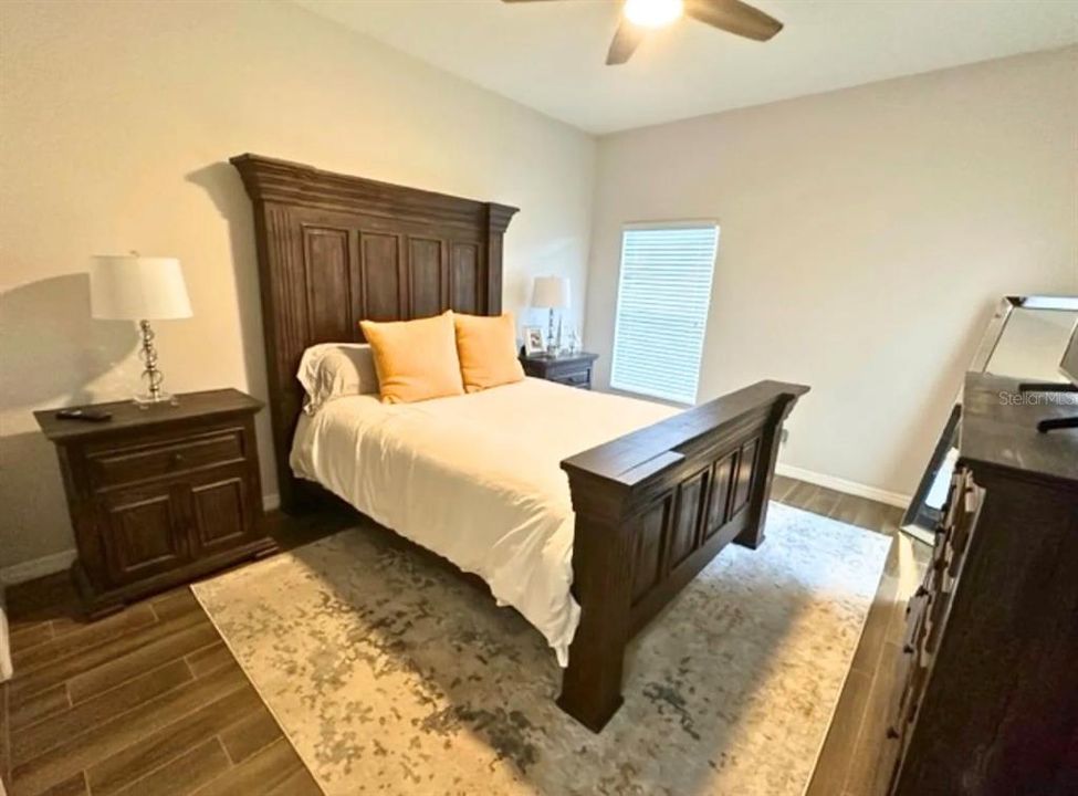 For Sale: $211,000 (2 beds, 2 baths, 1017 Square Feet)