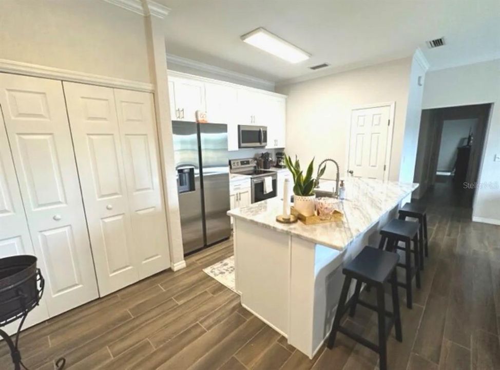 For Sale: $211,000 (2 beds, 2 baths, 1017 Square Feet)