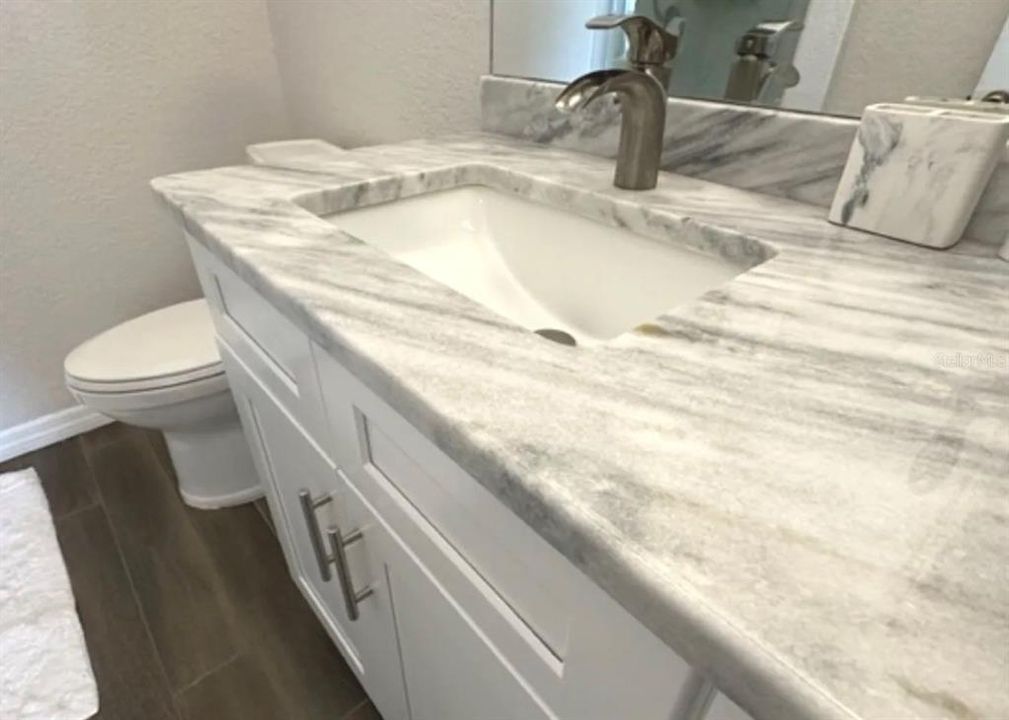 For Sale: $211,000 (2 beds, 2 baths, 1017 Square Feet)