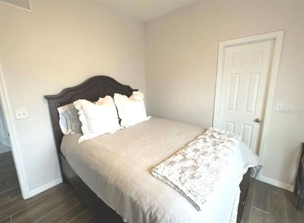 For Sale: $211,000 (2 beds, 2 baths, 1017 Square Feet)