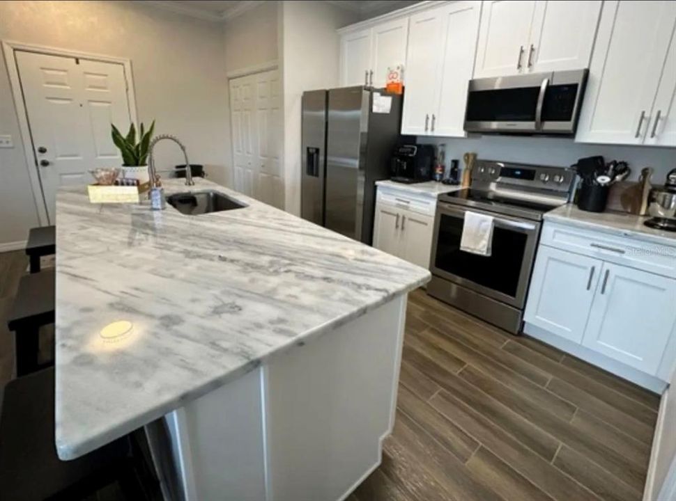 For Sale: $211,000 (2 beds, 2 baths, 1017 Square Feet)
