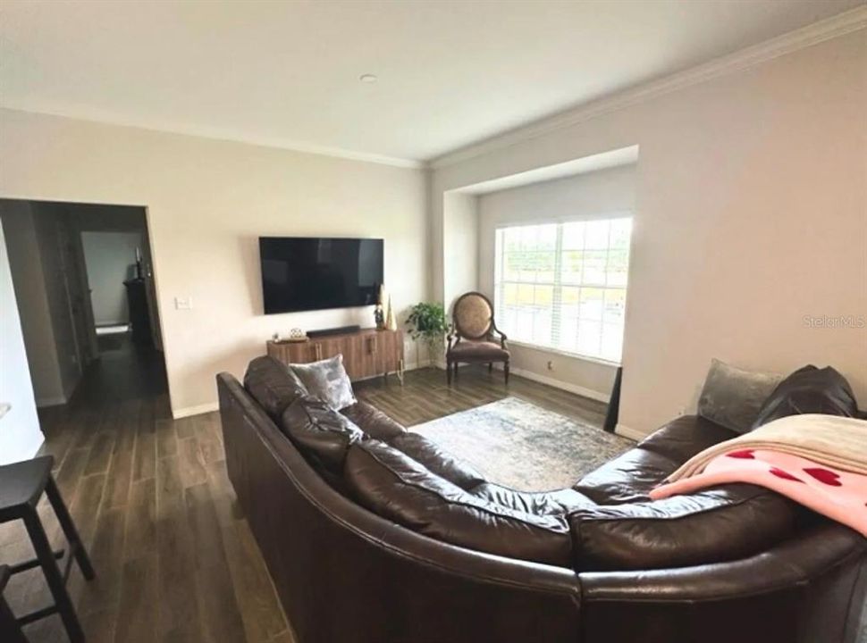 For Sale: $211,000 (2 beds, 2 baths, 1017 Square Feet)