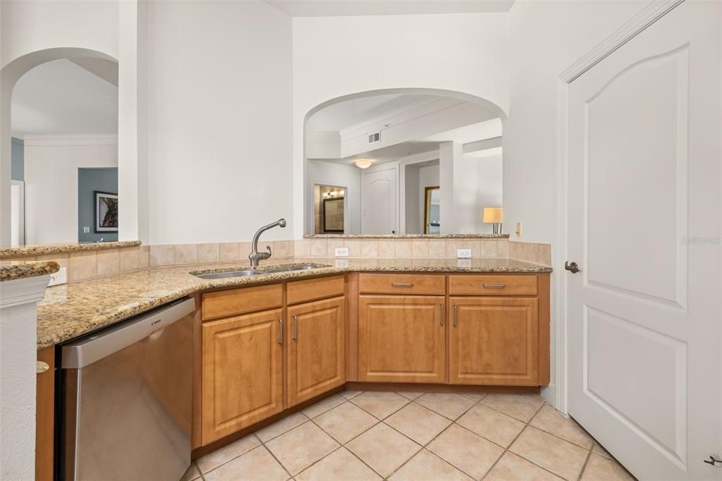 Activo con contrato: $369,900 (1 camas, 1 baños, 1393 Pies cuadrados)