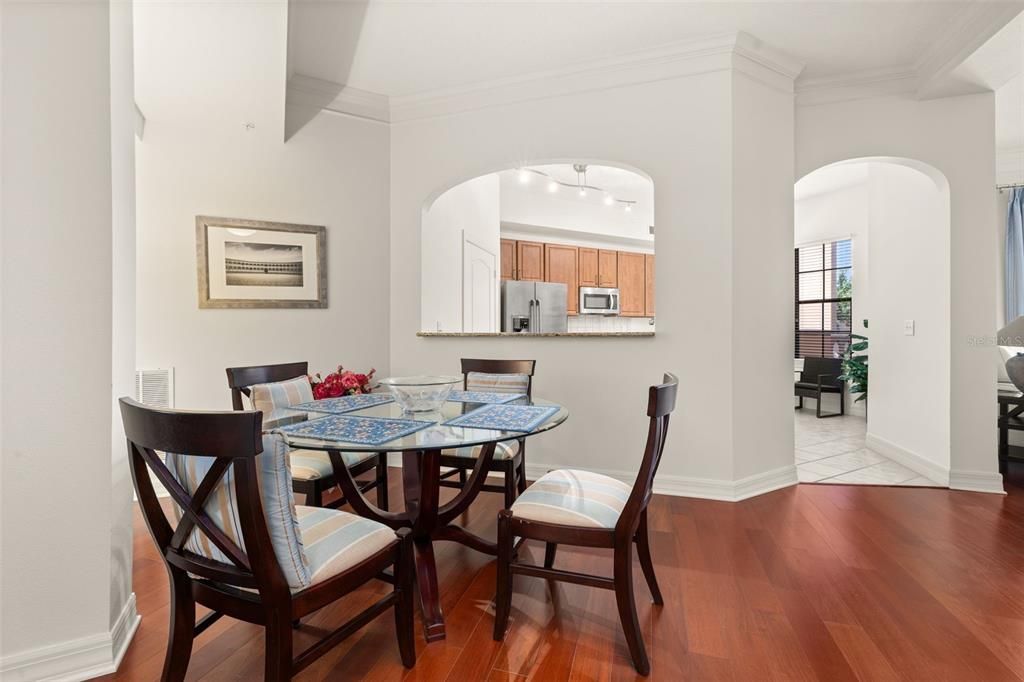Activo con contrato: $369,900 (1 camas, 1 baños, 1393 Pies cuadrados)