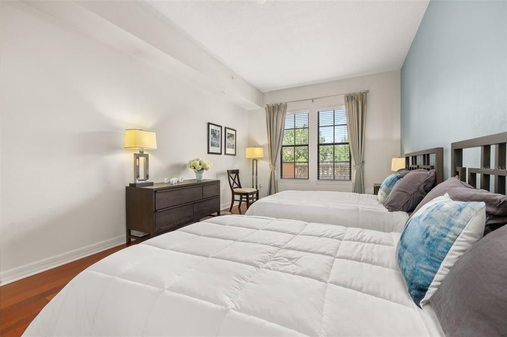 Activo con contrato: $369,900 (1 camas, 1 baños, 1393 Pies cuadrados)