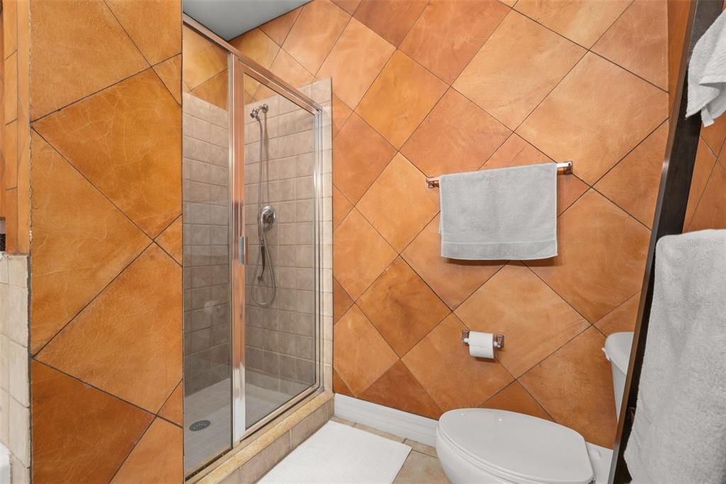 Activo con contrato: $369,900 (1 camas, 1 baños, 1393 Pies cuadrados)