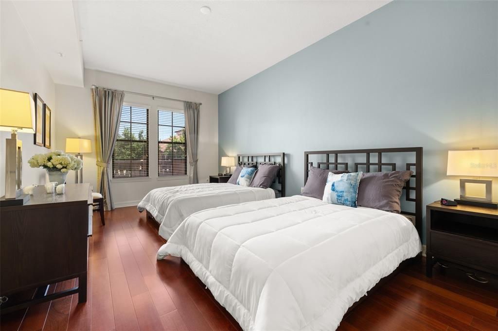 Activo con contrato: $369,900 (1 camas, 1 baños, 1393 Pies cuadrados)