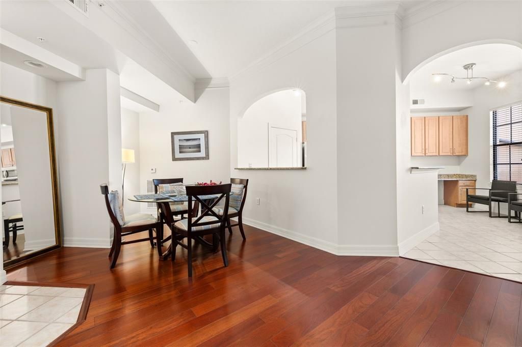 Activo con contrato: $369,900 (1 camas, 1 baños, 1393 Pies cuadrados)