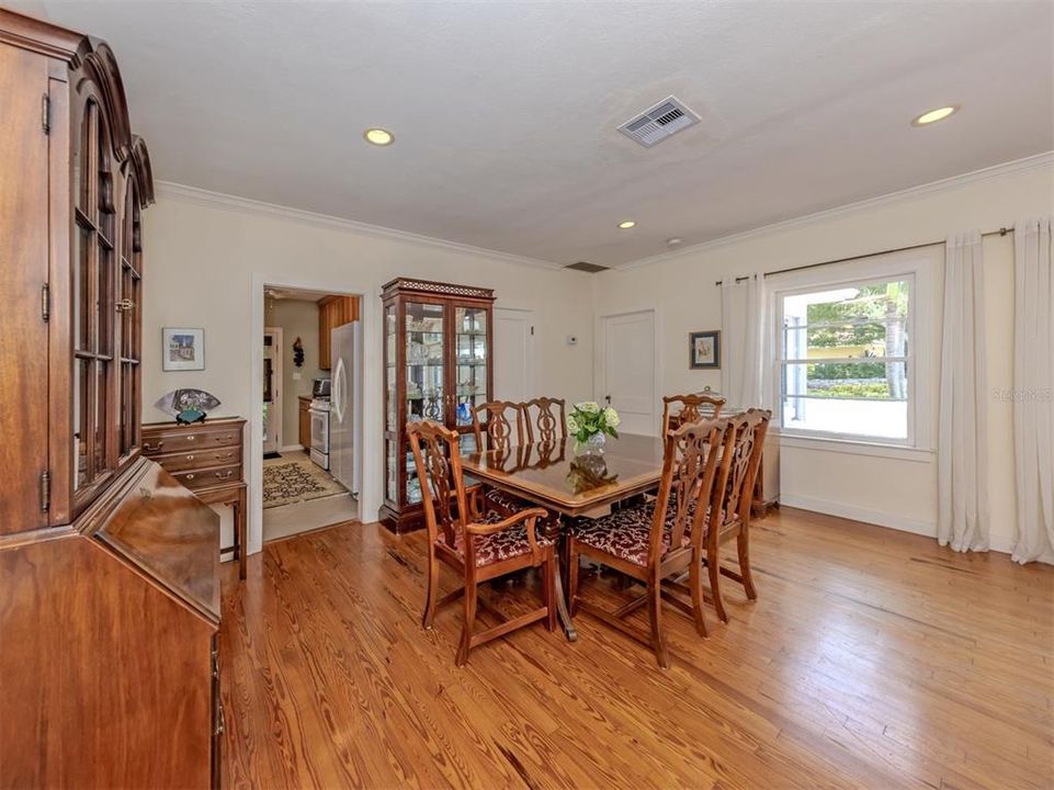 For Sale: $1,295,000 (2 beds, 2 baths, 1814 Square Feet)