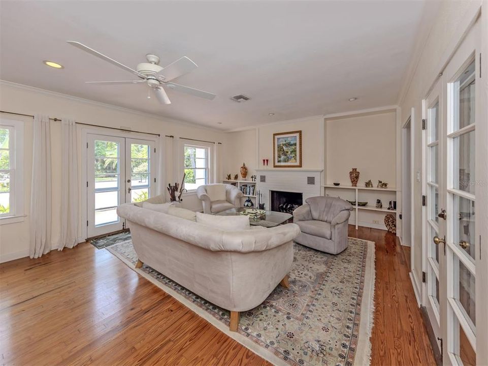 For Sale: $1,295,000 (2 beds, 2 baths, 1814 Square Feet)