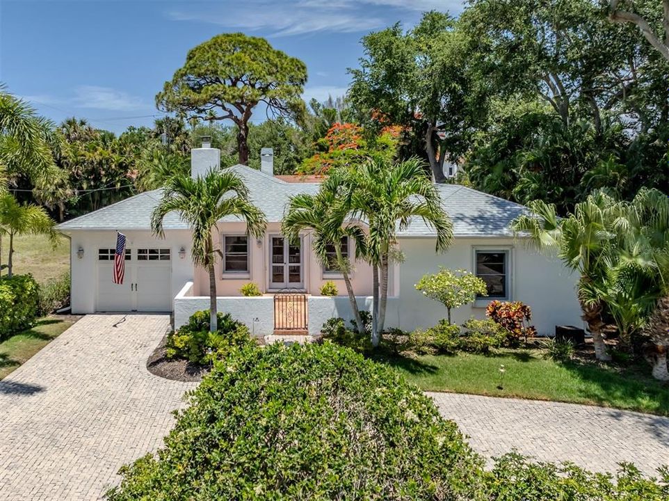 For Sale: $1,295,000 (2 beds, 2 baths, 1814 Square Feet)