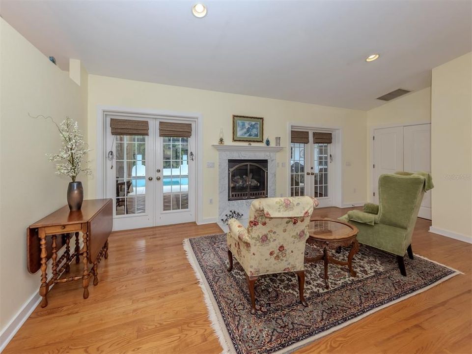 For Sale: $1,295,000 (2 beds, 2 baths, 1814 Square Feet)