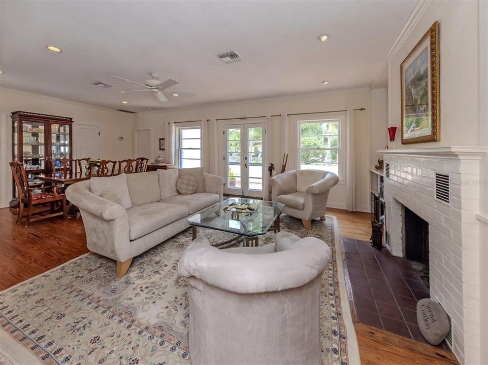 For Sale: $1,295,000 (2 beds, 2 baths, 1814 Square Feet)