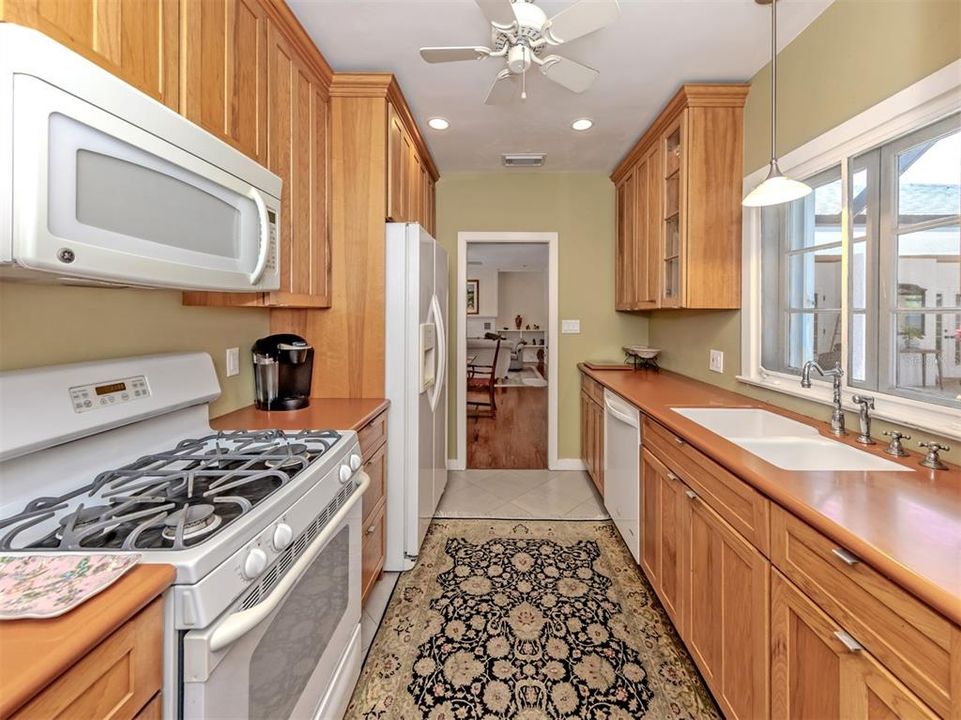 For Sale: $1,295,000 (2 beds, 2 baths, 1814 Square Feet)