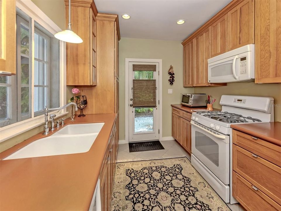 For Sale: $1,295,000 (2 beds, 2 baths, 1814 Square Feet)