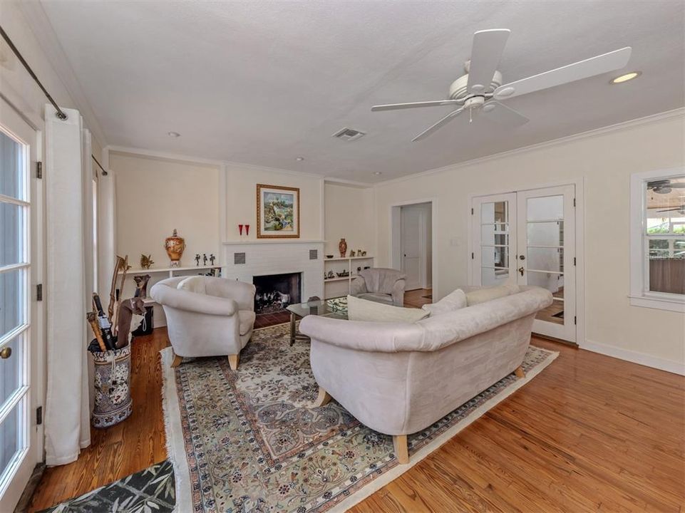 For Sale: $1,295,000 (2 beds, 2 baths, 1814 Square Feet)