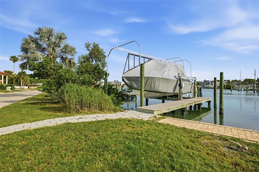 For Sale: $3,650,000 (4 beds, 4 baths, 3228 Square Feet)