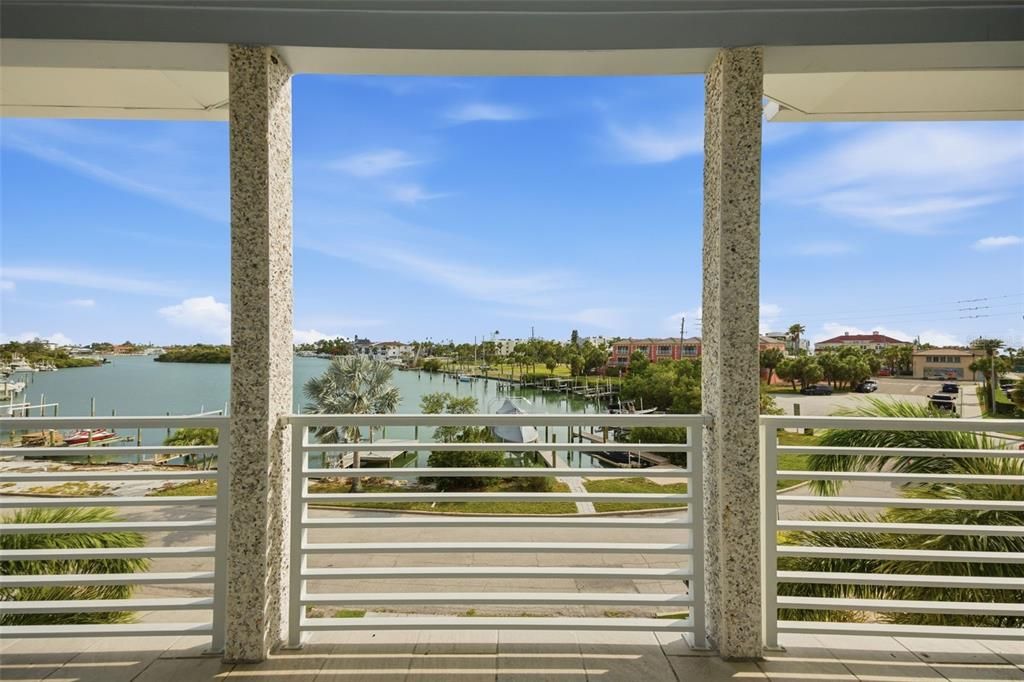 For Sale: $3,650,000 (4 beds, 4 baths, 3228 Square Feet)