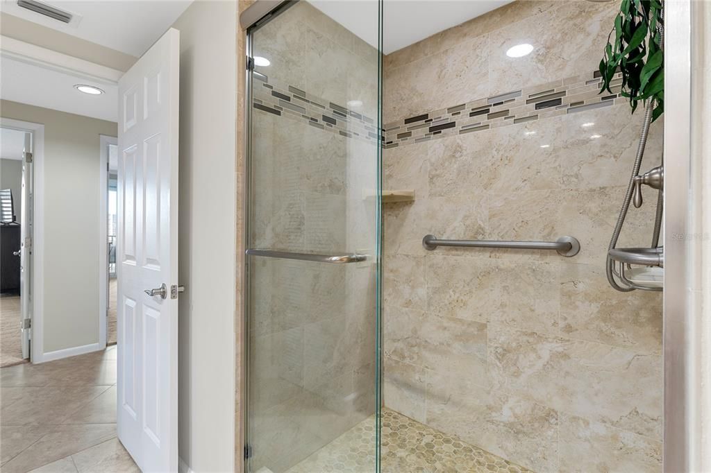 В аренду: $3,100 (2 спален, 2 ванн, 1580 Квадратных фут)