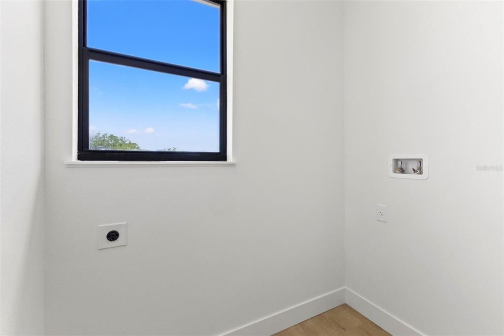 En Venta: $700,000 (3 camas, 2 baños, 2392 Pies cuadrados)