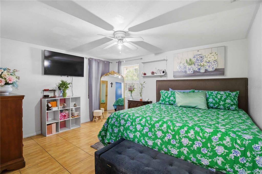 На продажу: $300,000 (3 спален, 1 ванн, 1200 Квадратных фут)
