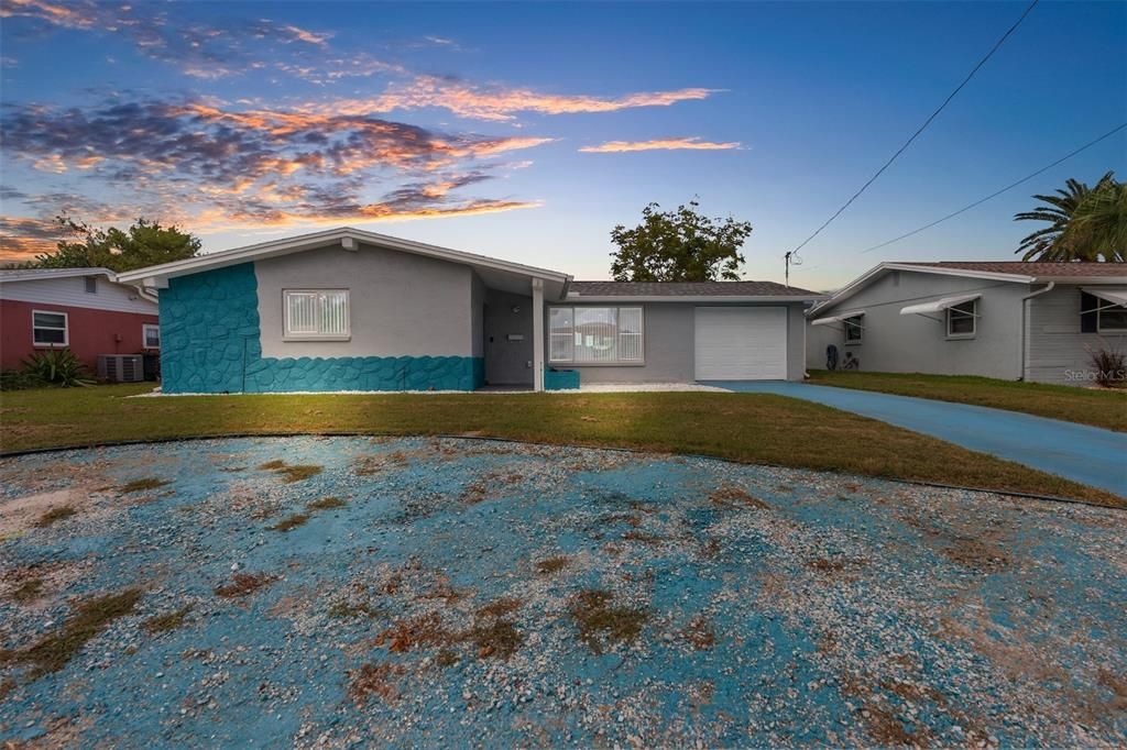 For Rent: $2,600 (2 beds, 2 baths, 1389 Square Feet)