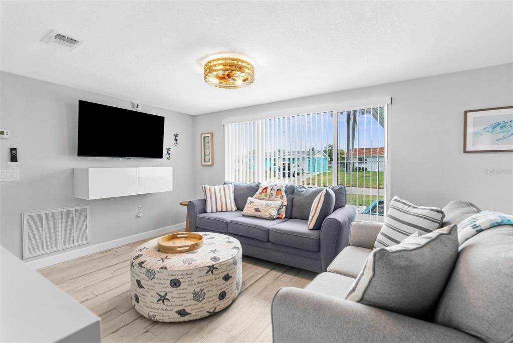 For Rent: $2,600 (2 beds, 2 baths, 1389 Square Feet)