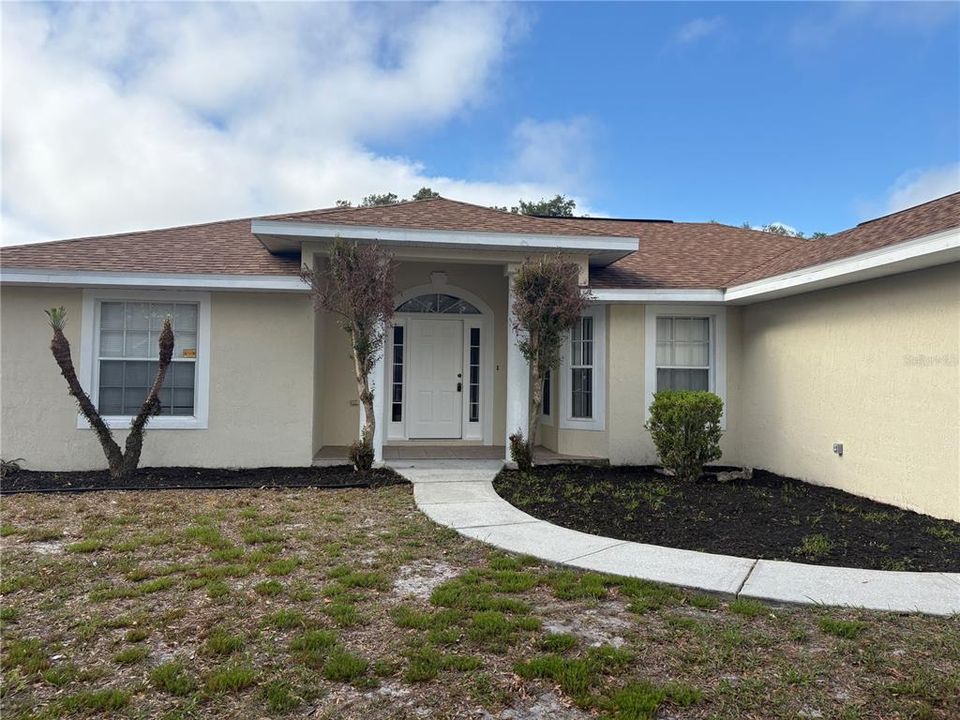 Recently Rented: $1,895 (3 beds, 2 baths, 1480 Square Feet)