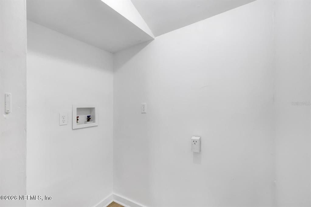 For Sale: $119,000 (3 beds, 1 baths, 970 Square Feet)